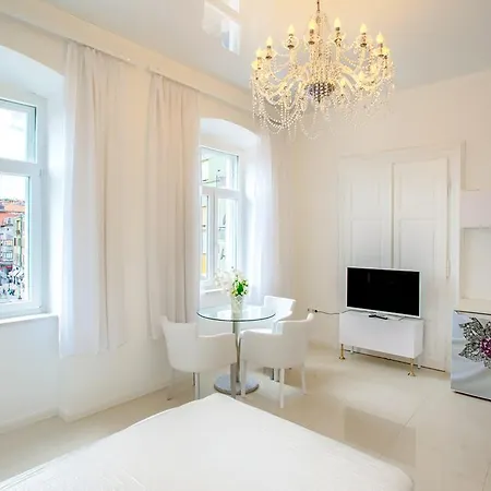 Collins Center Apartman *