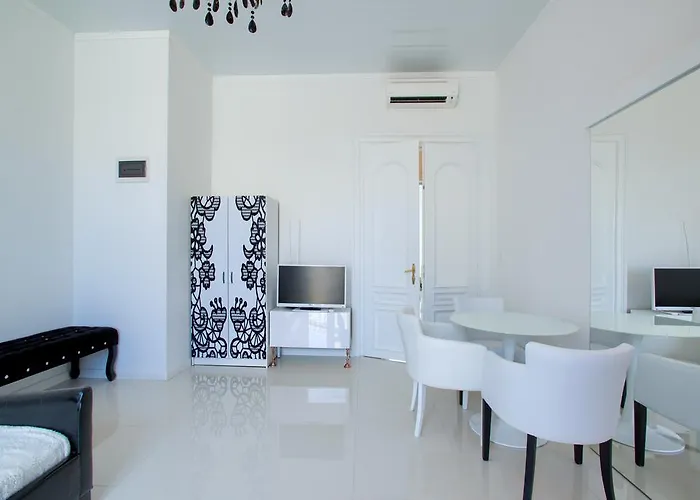 Apartament Collins Center *
