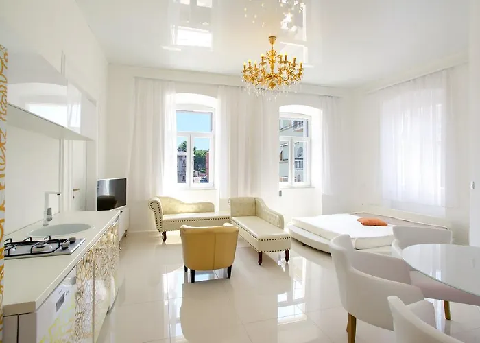 Apartament Collins Center *