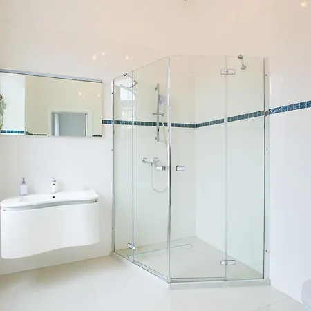 Collins Center * Pula