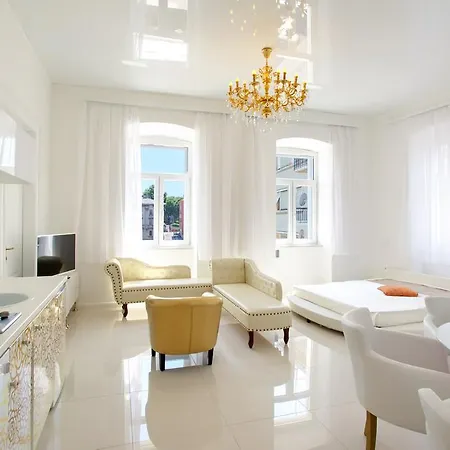 Apartman Collins Center *