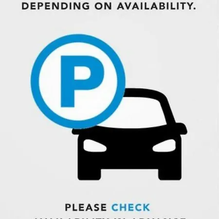 Collins Center Apartman *