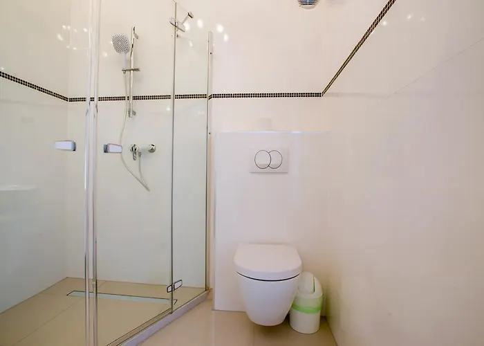 Апартаменты Collins Center *