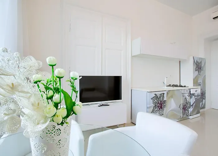 Apartment Collins Center