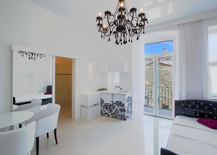 Collins Center Apartment