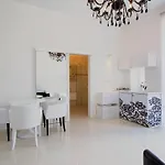 Collins Center Apartment *